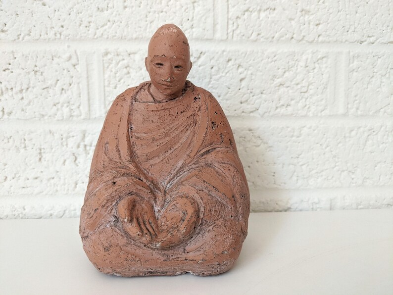 Statuetta vintage di Buddha in argilla rossa immagine 6