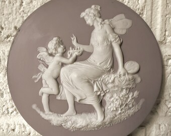 Placa vintage con un hada y un querubín / Arte cameo similar a Incolay / Victoriano