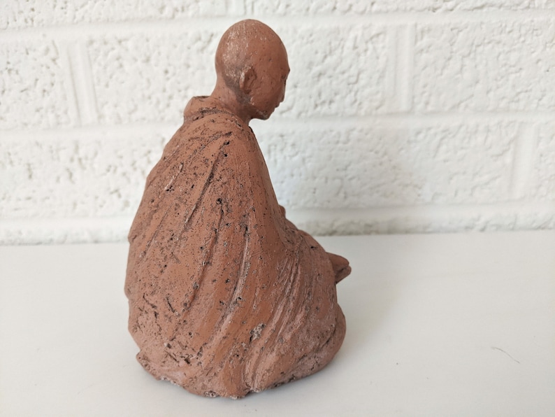 Statuetta vintage di Buddha in argilla rossa immagine 5