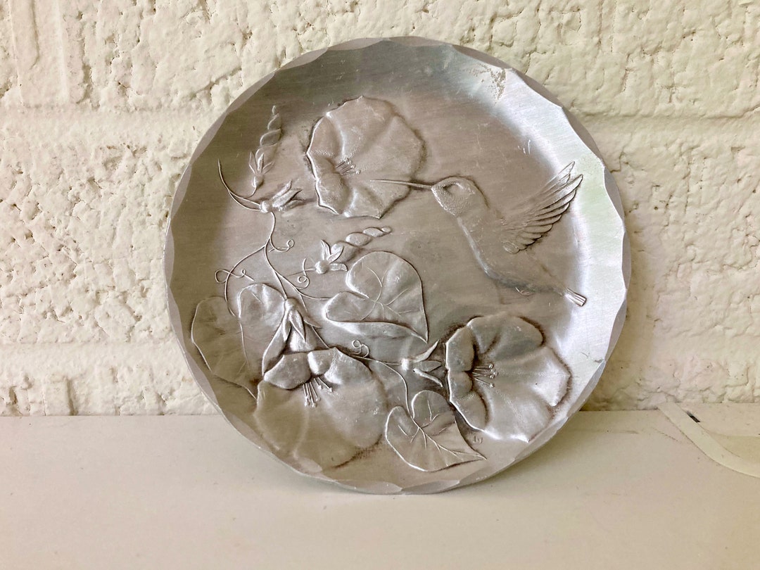 Vintage wendell august forge hammered metal plate hummingbird and