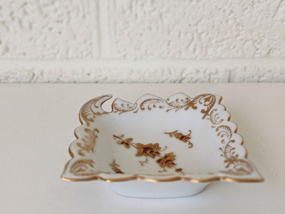 Small Vintage or Antique Porcelain Ring Dish | Sq… - image 6