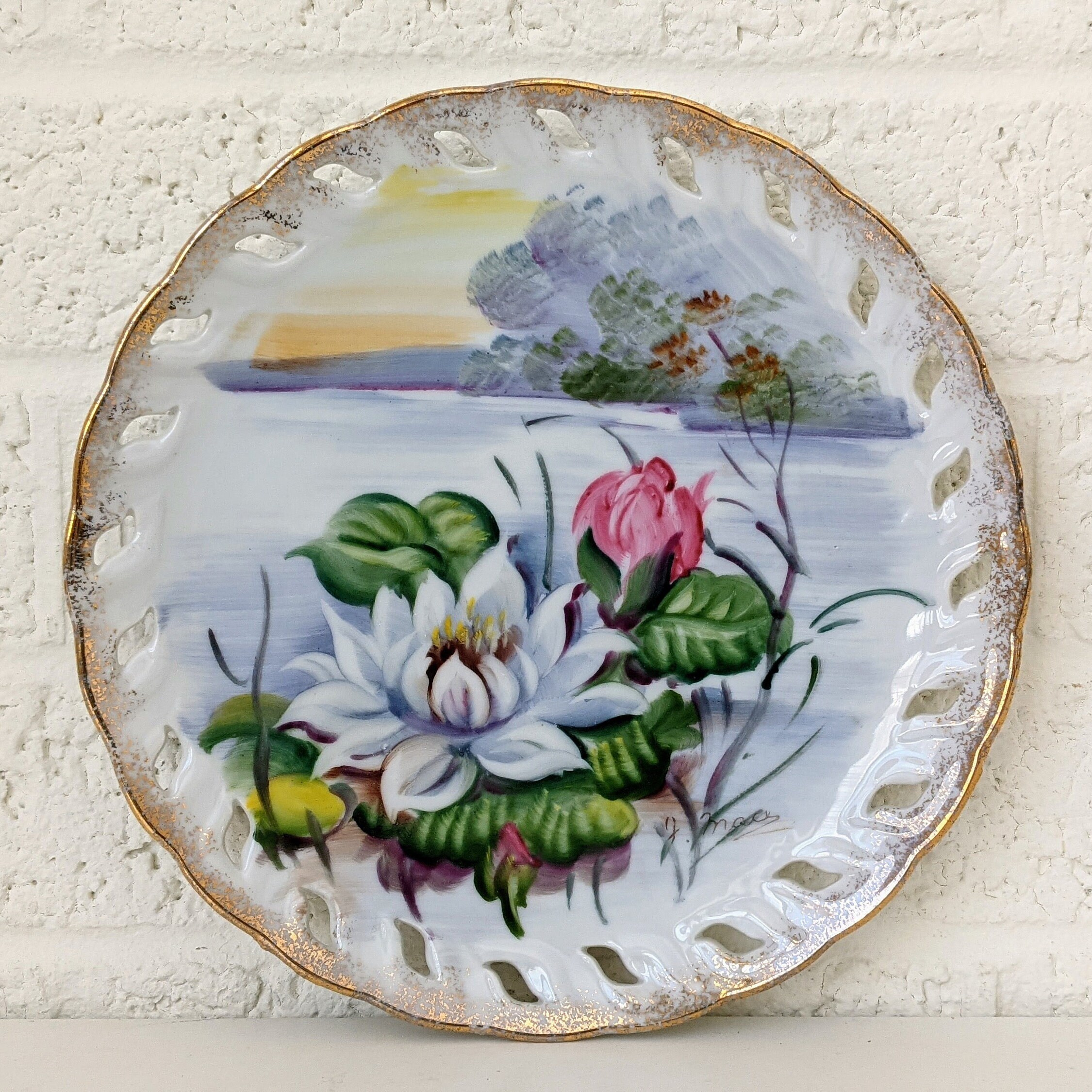 * antique plate ୨୧* フラワーレリーフ アンティークプレート Antique Chodov Porcelain Wall Display Plate, H&C Czech Scenic