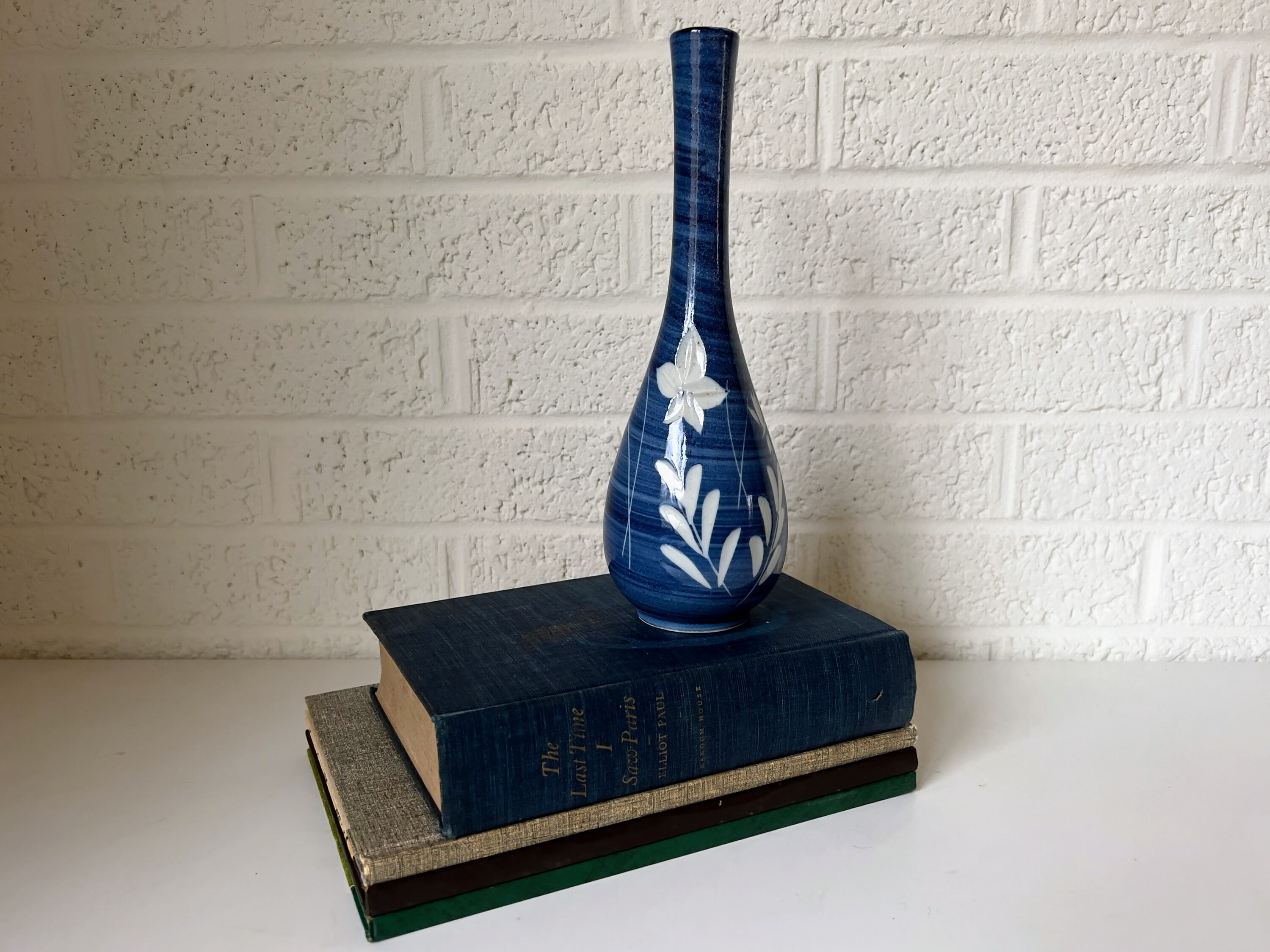 青白い花模様の陶器花瓶 青白い花模様の陶器花瓶 Amazon.co.jp: しがらき焼 丸型花瓶