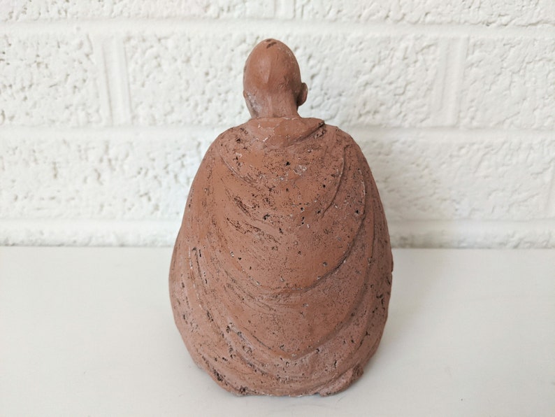 Statuetta vintage di Buddha in argilla rossa immagine 7