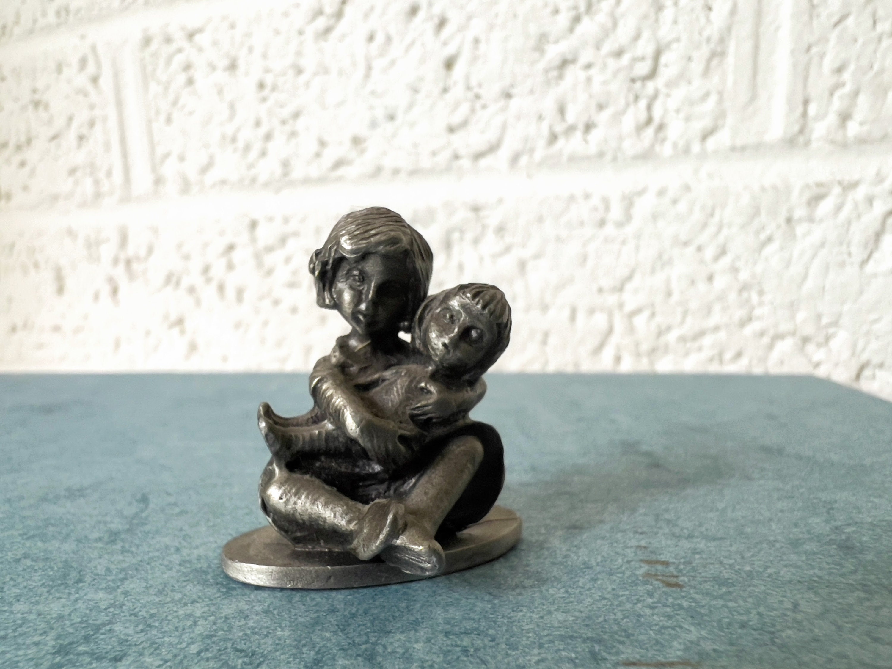 ヴィンテージ Hudson/Selangor Pewterフィギュア太陽月星3個 Vintage Hudson Pewter, Tiny Figurine of Mom and Daughter or