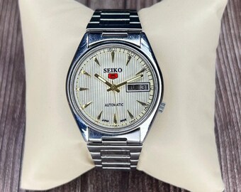 Vintage Japan PULSAR VX33-X070 White Dial Men's Quartz Watch Day