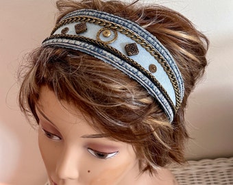 Diadema adornada con mezclilla, retro boho chic decorada con cuentas de metal de cadena, diadema de festival, regalo único para ella, pieza de cabeza de jean azul