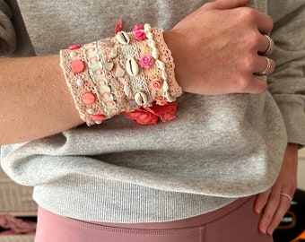 Wide shell cuff bracelet, boho beach cuff, gift surfer girl, custom fabric cuff, unique statement cuff, shells beads cuff, mother of pearl