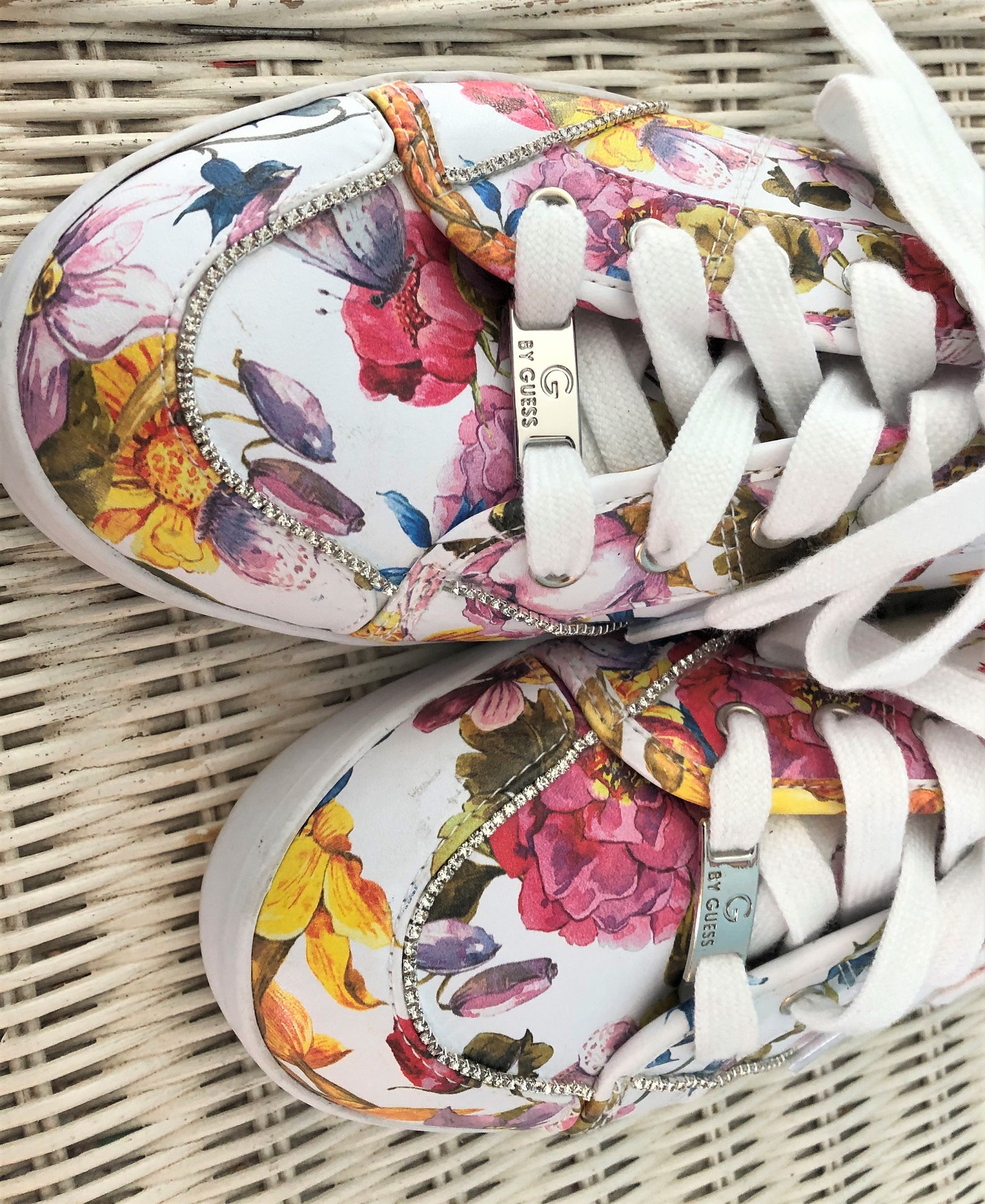 guess floral shoes