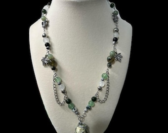 Grillige groene mosagaatketting