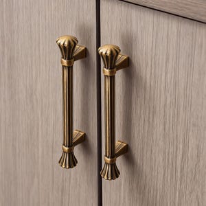 Tiradores de bronce para cajones, tiradores con diseño de flores y pomos de plata antigua.