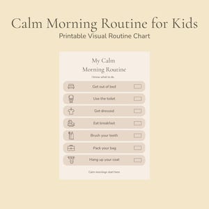 Op de afbeelding: Een afdrukbare visuele routinekaart getiteld "Calm Morning Routine for Kids". De kaart toont een lijst met ochtendactiviteiten met bijbehorende pictogrammen en selectievakjes. De activiteiten omvatten uit bed komen, naar de wc gaan, aankleden, ontbijten, tanden poetsen, tas inpakken en jas ophangen.