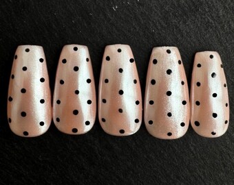 Uñas postizas personalizadas con lunares color oro rosa / ¡Compra 2 o más y ahorra!