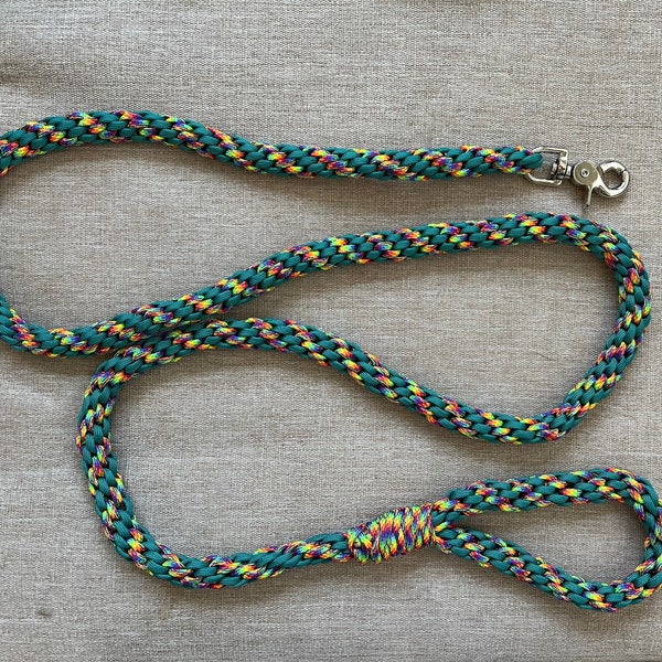 NEW!!!  Paracord Dog Leash in your choice of colors