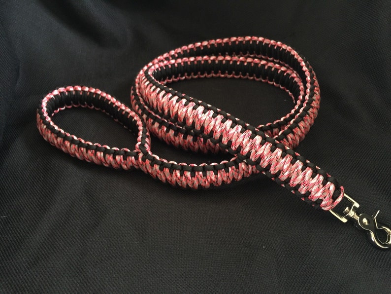 Paracord Leash your choice of 2 colors image 4