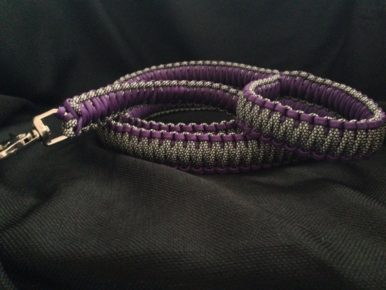 Paracord Leash your choice of 2 colors image 2