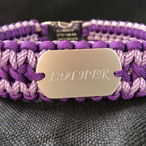 Pu&ograve; includere: Collare per cani in paracord viola e argento con un'etichetta argentata che dice "LUDIFER".