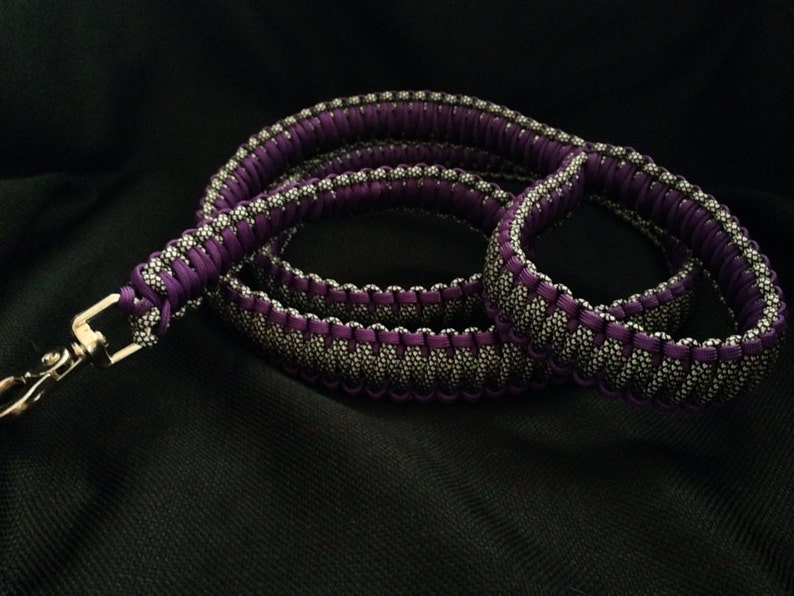 Paracord Leash your choice of 2 colors image 1