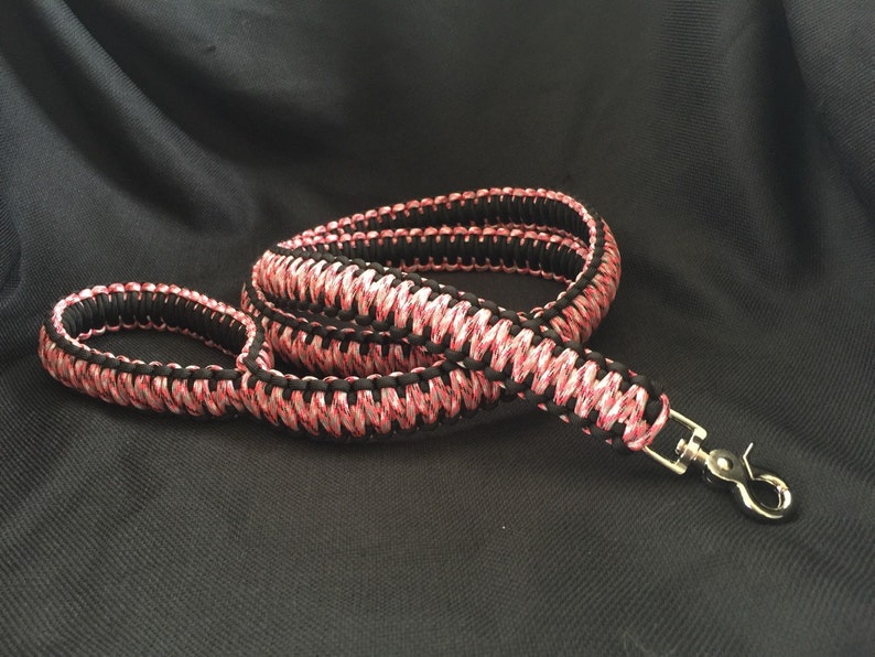 Paracord Leash your choice of 2 colors image 3