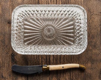 Vintage Franse Duralex-glazen botervloot met laguiole-messenset, modern servies uit het midden van de eeuw, decor boerderij keuken