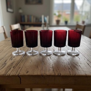 Set med 5 vintage rubinröda franska vinglas, 125 ml – Tranbärsglas
