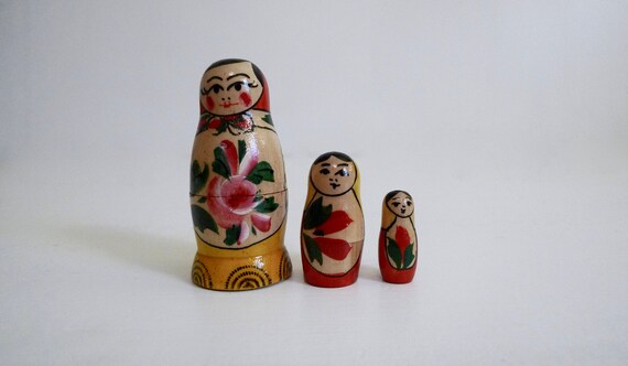 russian nesting dolls vintage