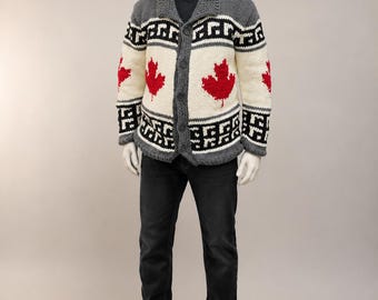 Cardigã grosso de lã tricotado à mão com estampa da folha de bordo do Canadá.