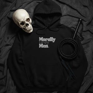 Bluza z kapturem dla mężczyzn "Morally Grey", gadżety dla czytelników mrocznych romansów, bluza z kapturem BookTok, bluza z kapturem "Bookstagram" z estetyczną grafiką i pikantnym prezentem książkowym dla miłośnika złoczyńców