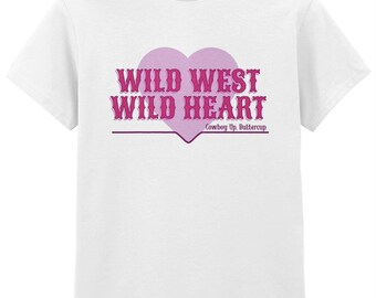 Maglietta con cuore selvaggio del selvaggio West, maglietta con grafica Cowboy Romance, regalo per fan del Western con estetica retrò, maglietta Cowboy Up Buttercup