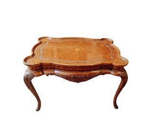 Vintage fransk Louis XV mahogny soffbord med inläggningar och snidade detaljer