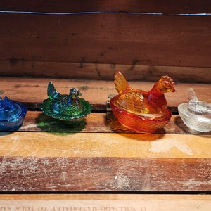 Hen on Nest Miniature Salt Dip Salt Cellar Glass Vintage image 1