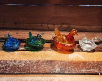 Hen on Nest Miniature Salt Dip Salt Cellar Glass Vintage