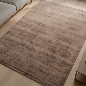 Pode incluir: Um conjunto de tr&ecirc;s canecas de cer&acirc;mica com acabamento fosco e salpicado. As canecas s&atilde;o em tons de creme, cinza claro e cinza escuro. Cada caneca tem um design simples e minimalista e uma al&ccedil;a arredondada.