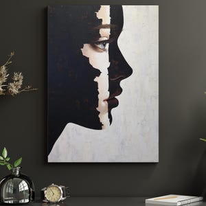 Väggkonst med kvinna med dubbelt ansikte, abstrakt kvinnlig profiltryck, delat porträttkonstverk, mörk minimalistisk inredning, modern feminin konst i galleristil