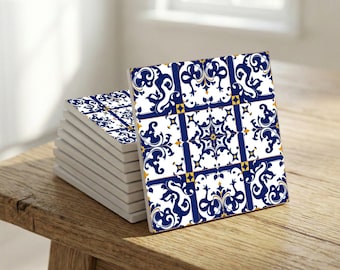 Portugees geïnspireerde blauw-witte wandtegel met een ritmisch geometrisch rasterpatroon.