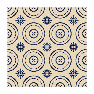 Puede incluir: Un patrón repetitivo de círculos concéntricos azul marino y flores estilizadas sobre un fondo beige. El diseño es simétrico, con los círculos que contienen un elemento en forma de cruz en su centro. Los elementos florales también son azul marino.