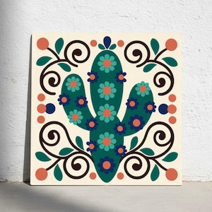 Puede incluir: Ilustración cuadrada de un cactus verde estilizado adornado con flores turquesas y naranjas. El diseño está enmarcado por espirales y puntos decorativos marrones oscuros, turquesas y naranjas, sobre un fondo crema.