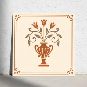 Può includere: Opera d'arte da parete quadrata con un'illustrazione stilizzata di un vaso con tre tulipani e decorazioni decorative. L'opera d'arte è nei toni del marrone e beige, con un bordo e accenti angolari.
