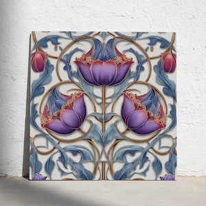 以下が含まれることがあります： 正方形のウォールアート。紫、赤、青の花と金色のアクセントが白い背景に描かれています。デザインは対称的で、様式化された葉と花びらが詳細に描かれています。