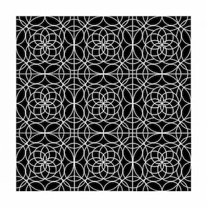 Può includere: Motivo geometrico in bianco e nero con cerchi e linee bianche sovrapposti. Il design crea un motivo floreale ripetuto su una griglia quadrata. Il motivo è simmetrico e astratto.