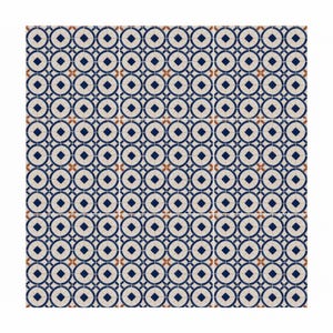 Op de afbeelding: Een herhalend patroon van vierkante tegels met een geometrisch ontwerp. Elke tegel heeft een cr&egrave;mekleurige achtergrond met een herhalend patroon van marineblauwe cirkels, ruiten en bruine accenten. De tegels zijn in een raster gerangschikt.