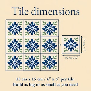 Op de afbeelding: Afbeelding toont een raster van negen vierkante tegels met een bloemenontwerp in blauw en groen. Elke tegel is 15 cm bij 15 cm. De tekst "Tile dimensions" staat bovenaan, met extra tekst eronder.