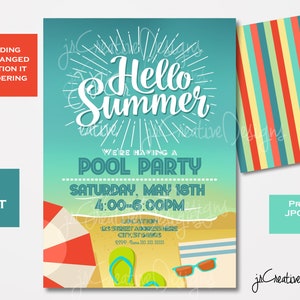 Puede incluir: Una invitación a una fiesta de piscina azul y amarilla con el texto "Hello Summer" y "Pool Party". La invitación incluye detalles para una fiesta de piscina el sábado 18 de mayo de 4:00 PM a 6:00 PM. La ubicación se indica como 123 Street Address Here, City, ST 483. El número de teléfono es 0000-555-5555555.