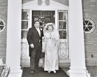 Vintage Photo 1966 Bride And Groom Leaving The Reception Archive Of PHOTOGRAPHER One Of A Kind 8X10