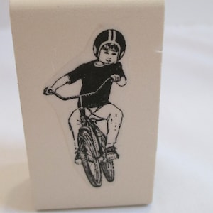 Kind auf einem Fahrrad Dekorative Stempel Holzhalterung Stempel Kartenherstellung, Papiermodelle, die Handwerk stempeln