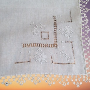 Vintage Hankie White Madeira Floral Embroidered With Handmade Lace trim Stunning Handkerchief Vintage hankies Bridal hankie