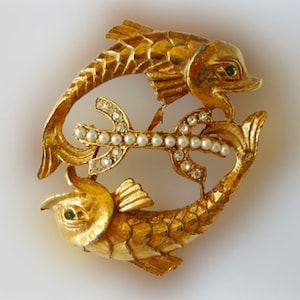 Vintage Two Fish Rhinestone W/ Seed Pearls Brooch RARE Figural Pin BOOK ITEM treasury Item