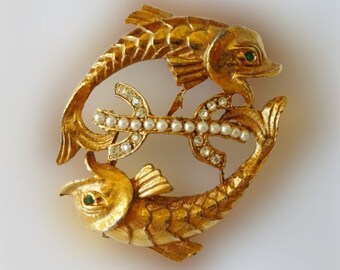 Vintage Two Fish Rhinestone W/ Seed Pearls Brooch RARE Figural Pin BOOK ITEM treasury Item
