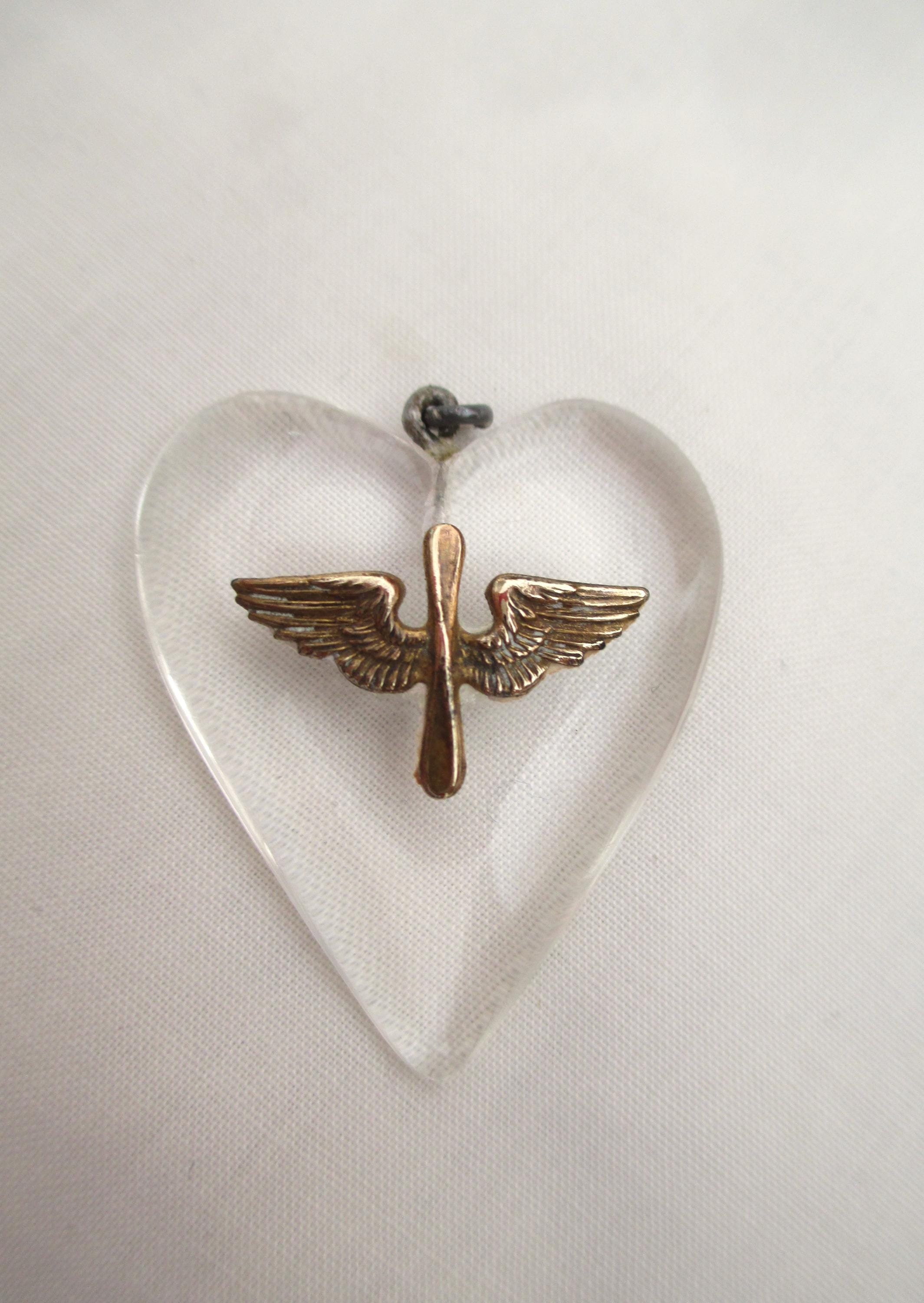 米軍実物 SWEETHEART JEWELRY USAAFチャーム WWII Era Clear Lucite Heart Pendant With With US Army Air Corps