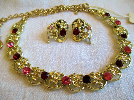 Vintage Coro Ruby Red & Pink Rhinestones With Gol… - image 4